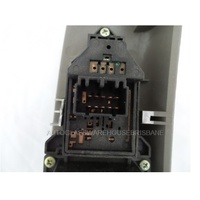 HYUNDAI SANTA FE CM - 5/2006 to 08/2012 - 5DR WAGON - DRIVERS - RIGHT SIDE POWER SWITCH WINDOW - 93570-28930BS - SECOND-HAND