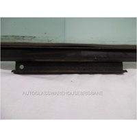 PEUGEOT 504 - 1/1980 to 1/1990 - 5DR WAGON - RIGHT SIDE FRONT DOOR GLASS - 985 x 480 - (SECOND HAND)