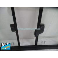 TATA XENON - 1/2010 TO CURRENT - 4DR DUAL CAB - REAR SLIDING UNIT - FRONT OF CANOPY GLASS (1280 x 340) - (SECOND-HAND)