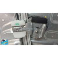 HYUNDAI i30 FD - 9/2007 TO 4/2012 -  5DR HATCH - DRIVERS - RIGHT FRONT DOOR ELECTRIC PANEL ASSY-WINDOW REGULATOR - REBUILT STRONGER - SECOND-HAND