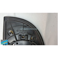 HYUNDAI GETZ TB - 10/2002 TO 9/2011 - 3DR/5DR HATCH - RIGHT SIDE MIRROR - OEM - W/ BACKING PLATE TB-CAR G/HOLDER - 170MM X 97MM - (SECOND-HAND)