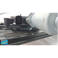 HOLDEN ASTRA BK - 9/2016 to CURRENT - SEDAN/HATCH/WAGON - LEFT SIDE FRONT WINDOW REAGULATOR - LH C32386-102 - (SECOND-HAND)