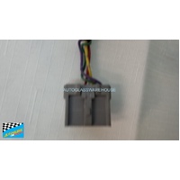 NISSAN ELGRAND E51 - 2002 to 2011 - PEOPLE MOVER - PASSENGERS - LEFT SIDE MIRROR - COMPLETE - WHITE - (SECOND-HAND)