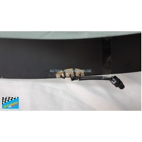 NISSAN SKYLINE/STAGEA - 1/2001 TO 1/2007 - 4DR/5DR SEDAN/WAGON - FRONT WINDSCREEN GLASS - ANTENNA - GREEN - NEW (LIMITED STOCK)