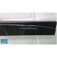 DAIHATSU SIRION M100 - 7/1998 to 1/2005 - 5DR HATCH - DRIVERS - RIGHT SIDE FRONT DOOR GLASS - WITH FITTING - NEW