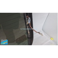 MERCEDES C CLASS W203 - 12/2000 to 1/2007 - 4DR SEDAN - REAR WINDSCREEN GLASS - HEATED - ANTENNA - (SECOND-HAND)