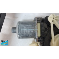 PORSCHE MACAN (95B) - 6/2014 TO 9/2024 - 5DR SUV - DRIVER - RIGHT SIDE REAR WINDOW REGULATOR - (SECOND-HAND)