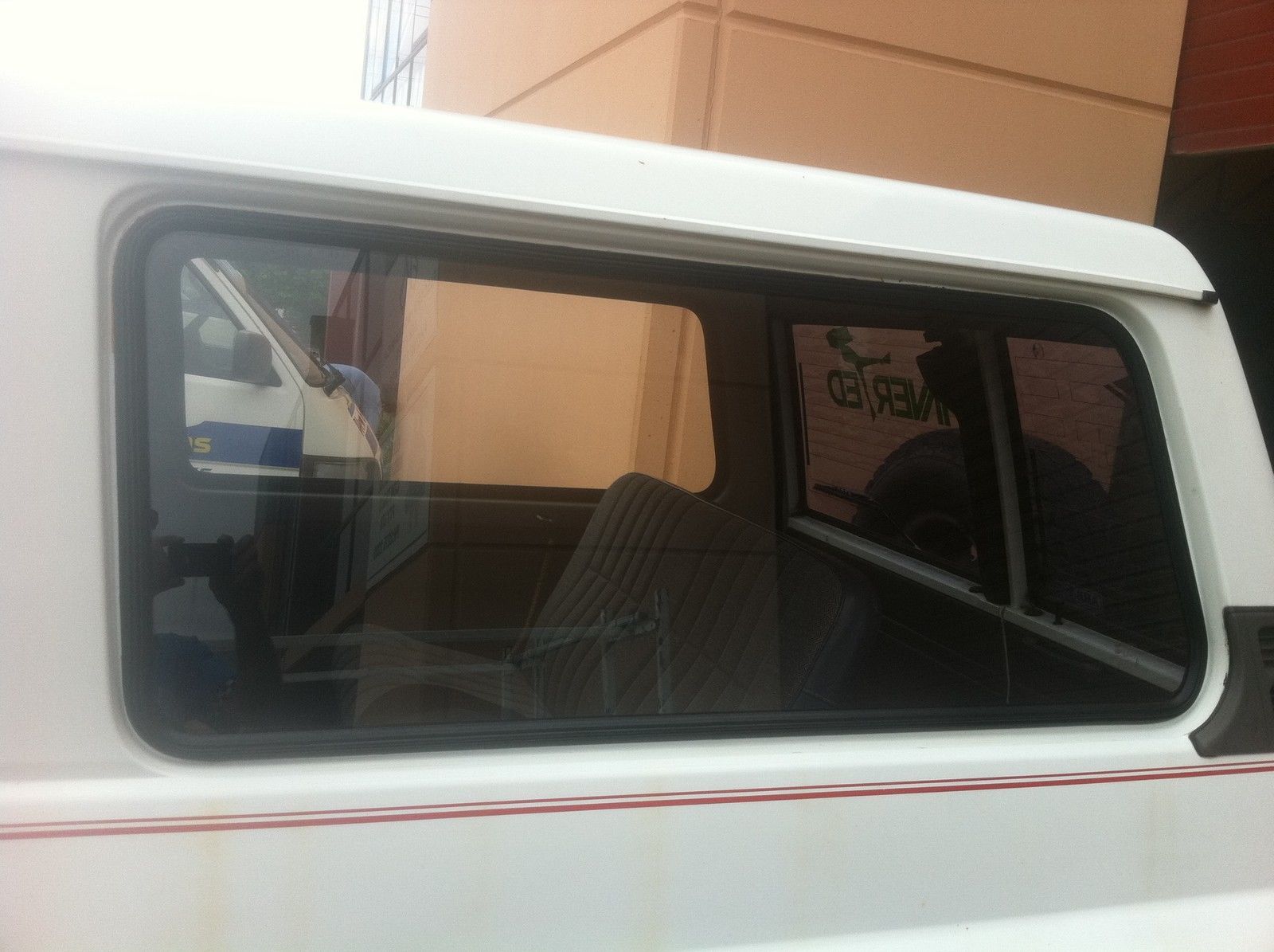 Rear Quarter Side Window Glass Run Rubber For 87-97 Nissan Patrol SAFARI Y60