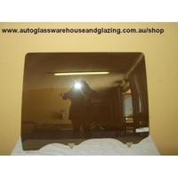 NISSAN SERENA C23 - 92 to 95. LEFT SIDE VAN MIDDLE GLASS (SLIDING DOOR)