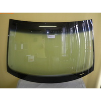 VOLKSWAGEN GOLF V - 8/2004 to 7/2009 - 3DR/5DR HATCH - FRONT WINDSCREEN GLASS - 105MM -MIRROR BUTTON, TOP MOULD & RETAINER