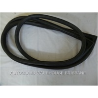 NISSAN URVAN E24 - 1987 TO 1997 - VAN - FRONT WINDSCREEN RUBBER ONLY  