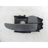 HYUNDAI ELANTRA XD - 10/2000 to 8/2006 - 5DR HATCH - DRIVER - RIGHT SIDE FRONT INNER DOOR HANDLE