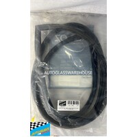 FORD ESCORT MK 11 - 1/1975 to 1/1981 - SEDAN/COUPE - FRONT WINDSCREEN RUBBER 