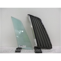 MERCEDES 107 450SLC - 1973 TO 1980 - 2DR COUPE - PASSENGER - LEFT SIDE REAR QUATER GLASS - BEHIND OPERA