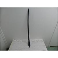 HYUNDAI i30 FD - 9/2007 to 4/2012 - 5DR HATCH - RIGHT SIDE FRONT RUBBER - NEW
