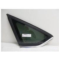 FORD FOCUS LW - 8/2011 to CURRENT - SEDAN/HATCH - LEFT SIDE REAR QUARTER GLASS - CHROME - GENUINE