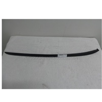 FORD FOCUS LW - 8/2011 to 6/2015 - 5DR HATCH - RIGHT SIDE WINDSCREEN RUBBER MOULD