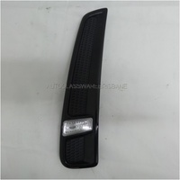 HOLDEN COMMODORE VE/VF - 8/2006 to CURRENT - 4DR SEDAN - RIGHT SIDE FRONT GUARD GARNISH