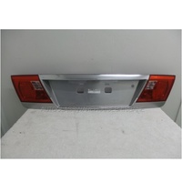 KIA OPTIMA GD - 5/2001 to 6/2006 - 4DR SEDAN - TAIL LIGHT GARNISH REAR BOOT LID - 87370 - 3C200