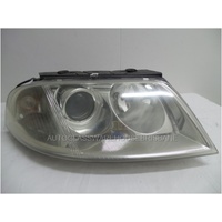 VOLKSWAGEN PASSAT 3BZ - 2001 TO 2006 - 4DR WAGON - RIGHT SIDE HEADLIGHT - HELLA