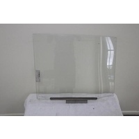 suitable for TOYOTA DYNA BU30/DAIHATSU DELTA STANDARD CAB - 8/1977 TO 1/1984 - CAB-CHASSIS - RIGHT SIDE REAR DOOR GLASS - CLEAR