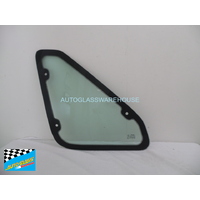 LAND ROVER FREELANDER SALLNA - 3/1998 to 12/2006 - 3DR HARDTOP - PASSENGERS - LEFT SIDE REAR CARGO GLASS - TRIANGLE WINDOW WITH 3 HOLES