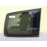 TOYOTA KLUGER GSU40R - 8/2007 to 12/2014 - 5DR WAGON - DRIVERS - RIGHT SIDE CARGO GLASS - WITH ANTENNA - PRIVACY TINT (Black Bottom Mould)