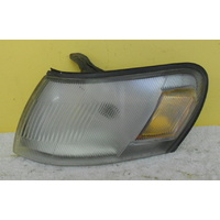 TOYOTA CAMRY XV10 - 1993 to 1997 - 4DR SEDAN - LEFT SIDE FRONT CORNER LAMP LIGHT