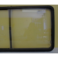 NISSAN VANETTE C20 - 11/1984 to 11/1986 - VAN - DRIVERS - RIGHT SIDE - MIDDLE SLIDER - FRONT 1/2 GLASS - 470mm X 460mm HIGH