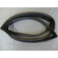 HOLDEN TORANA LH-LX-UC - 5/1974 to 1/1980 - SEDAN/HATCH - FRONT WINDSCREEN RUBBER 