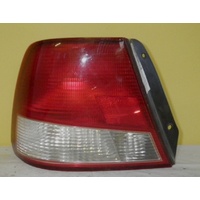 HYUNDAI ACCENT LC - 3/5DR HATCH 5/00>4/06 - LEFT SIDE TAIL LIGHT - IHL R92401-252