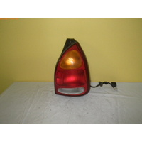 HYUNDAI LANTRA J2 - 8/1995 TO 7/2000 - 4DR WAGON - RIGHT SIDE TAIL LIGHT - 92402-296
