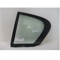 BMW 1 SERIES F20 - 10/2011 TO 10/2019 - 5DR HATCH - PASSENGER - LEFT SIDE REAR QUARTER GLASS - ENCAPSULATED - GREEN - CALL FOR STOCK