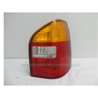 FORD FALCON AU SERIES 1 - 9/1998 TO 3/2000 - 5DR WAGON - RIGHT SIDE TAIL LIGHT (AMBER/RED)