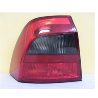 HOLDEN VECTRA JS2/JS3 - 4/5DR SEDAN/HATCH 8/99>2/03 - LEFT SIDE TAIL LIGHT - NEW