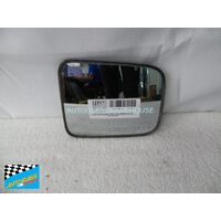 NISSAN NAVARA D21/D22 - 1/1986 to 3/1997 - 2DR/4DR DUAL CAB - DRIVERS - RIGHT SIDE MIRROR GLASS - WITH BACKING PLATE - R 5677
