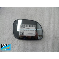 MITSUBISHI COLT RG - 11/2004 TO 9/2011 - 5DR HATCH - DRIVERS - RIGHT SIDE MIRROR - FLAT GLASS - 150MM X 103MM - WITH BACKING PLATE - MR599561 1400R