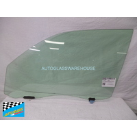 SUITABLE FOR TOYOTA LANDCRUISER 200 SERIES - 11/2007 TO 9/2021 - 5DR WAGON - PASSENGERS - LEFT SIDE FRONT DOOR GLASS - WITH FITTINGS - GENUINE - GREEN
