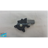 HYUNDAI TUCSON TL - 8/2015 TO 3/2021 - 5DR WAGON - LEFT SIDE FRONT WINDOW REGULATOR MOTOR ONLY