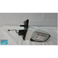 NISSAN ELGRAND E51 - 2002 to 2011 - PEOPLE MOVER - PASSENGERS - LEFT SIDE MIRROR - COMPLETE - WHITE