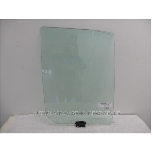 JEEP CHEROKEE KJ - 9/2001 to 03/2006 - 4DR WAGON - RIGHT SIDE REAR DOOR GLASS - NEW