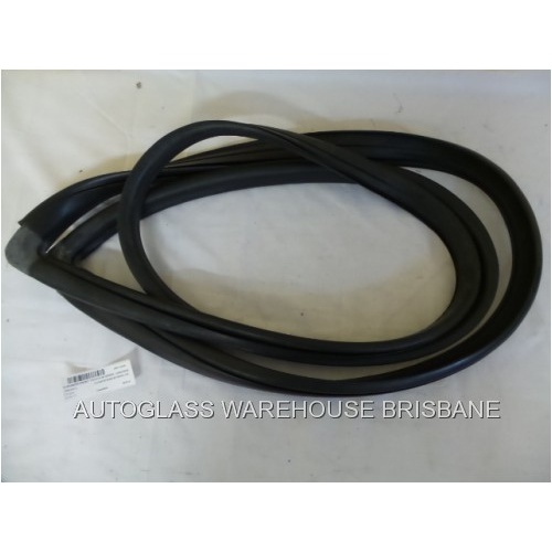 MITSUBISHI PAJERO NA-NB - 1/1983 to 4/1991 - WAGON - FRONT WINDSCREEN RUBBER ONLY - NEW