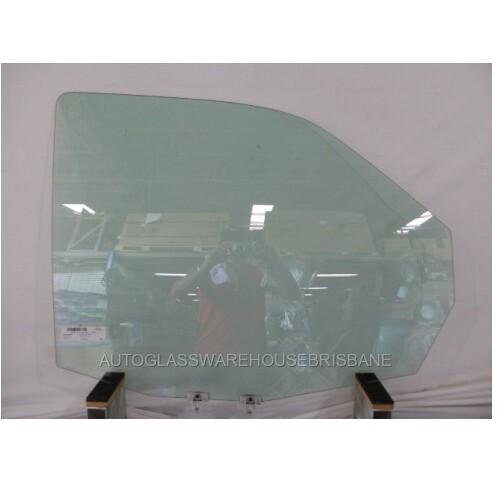 MERCEDES VITO 638 - 1/1998 to 3/2004 - SBV VAN - DRIVERS - RIGHT SIDE FRONT DOOR GLASS - NEW