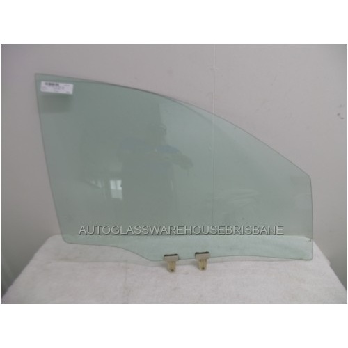 SUZUKI LIANA RH416 - 8/2002 to 2007 - 4DR SEDAN/5DR HATCH - DRIVERS - RIGHT SIDE FRONT DOOR GLASS - WITH FITTINGS - NEW