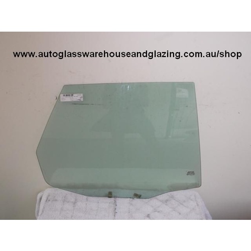 VOLVO V40 - 3/1997 to 5/2003 - 5DR WAGON - DRIVERS - RIGHT SIDE REAR DOOR GLASS - (Second-hand)