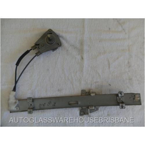 KIA RIO - 7/2000 TO 8/2005 - 5DR HATCH - LEFT SIDE FRONT WINDOW REGULATOR - MANUAL - (Second-hand)