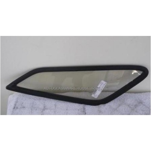 SAAB 900 1/1979 to 1/1994 - 5DR HATCH (GLE/GLI - TURBO) - LEFT SIDE REAR OPERA GLASS (IN RUBBER) - (Second-hand)