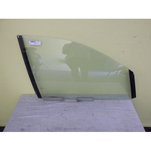 HOLDEN STATESMAN WH - 6/1999 TO 4/2006 - DRIVERS - RIGHT SIDE FRONT DOOR GLASS - WITH FITTINGS - (Second-hand)