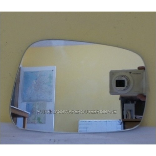 NISSAN NAVARA D40 (SPANISH BUILT) - 12/2005 to 03/2015 - DUAL CAB - DRIVERS - RIGHT SIDE MIRROR - FLAT GLASS ONLY - MANUAL - 200MM X 135MM (2128.34.29