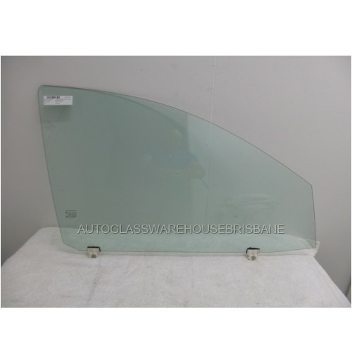 MITSUBISHI TRITON MQ - 4/2015 to CURRENT - 2DR SINGLE/4DR DUAL CAB UTE - RIGHT SIDE FRONT DOOR GLASS (WITH FITTING) - GREEN - NEW 